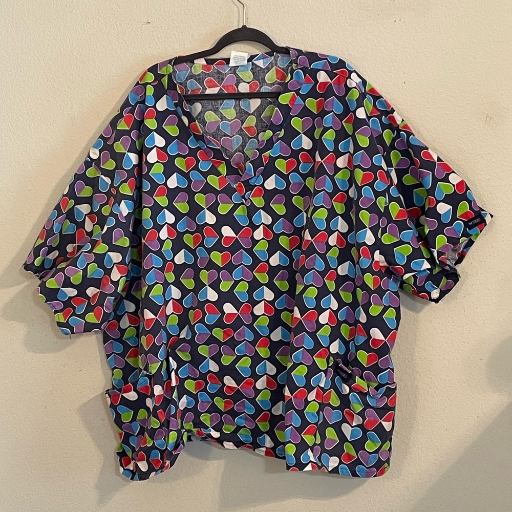 HEARTS SCRUBS  RMF HEARTS PLUS SIZE RAINBOW WOMENS